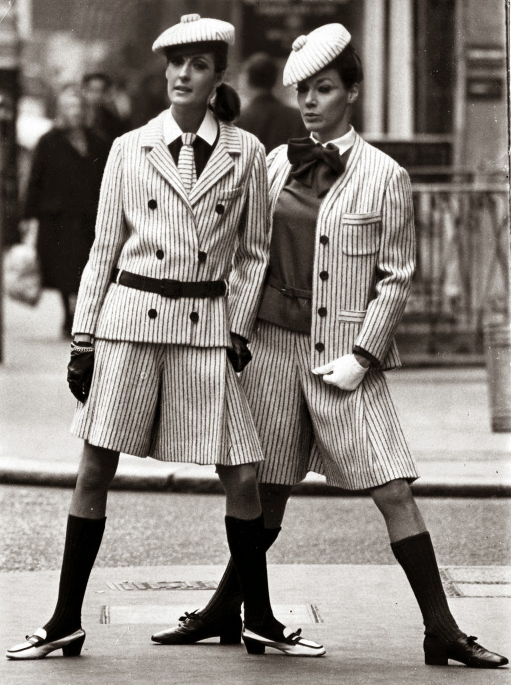 1960 top mini skirts